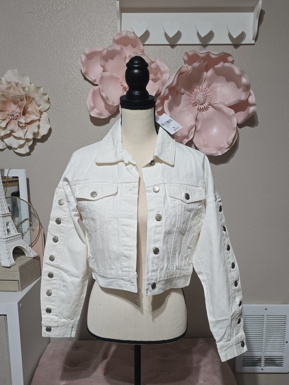 Cropped White Button-Accent Denim Jacket